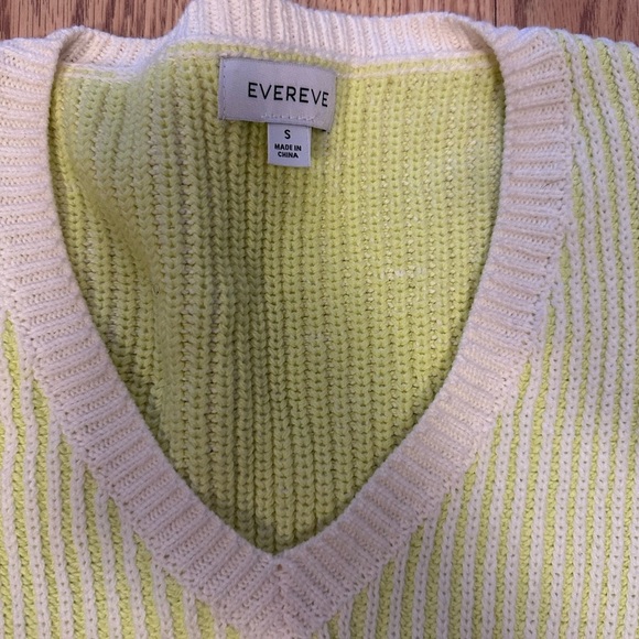 Long Sleeve Chunky Knit Sweater Size Small - Picture 2 of 6